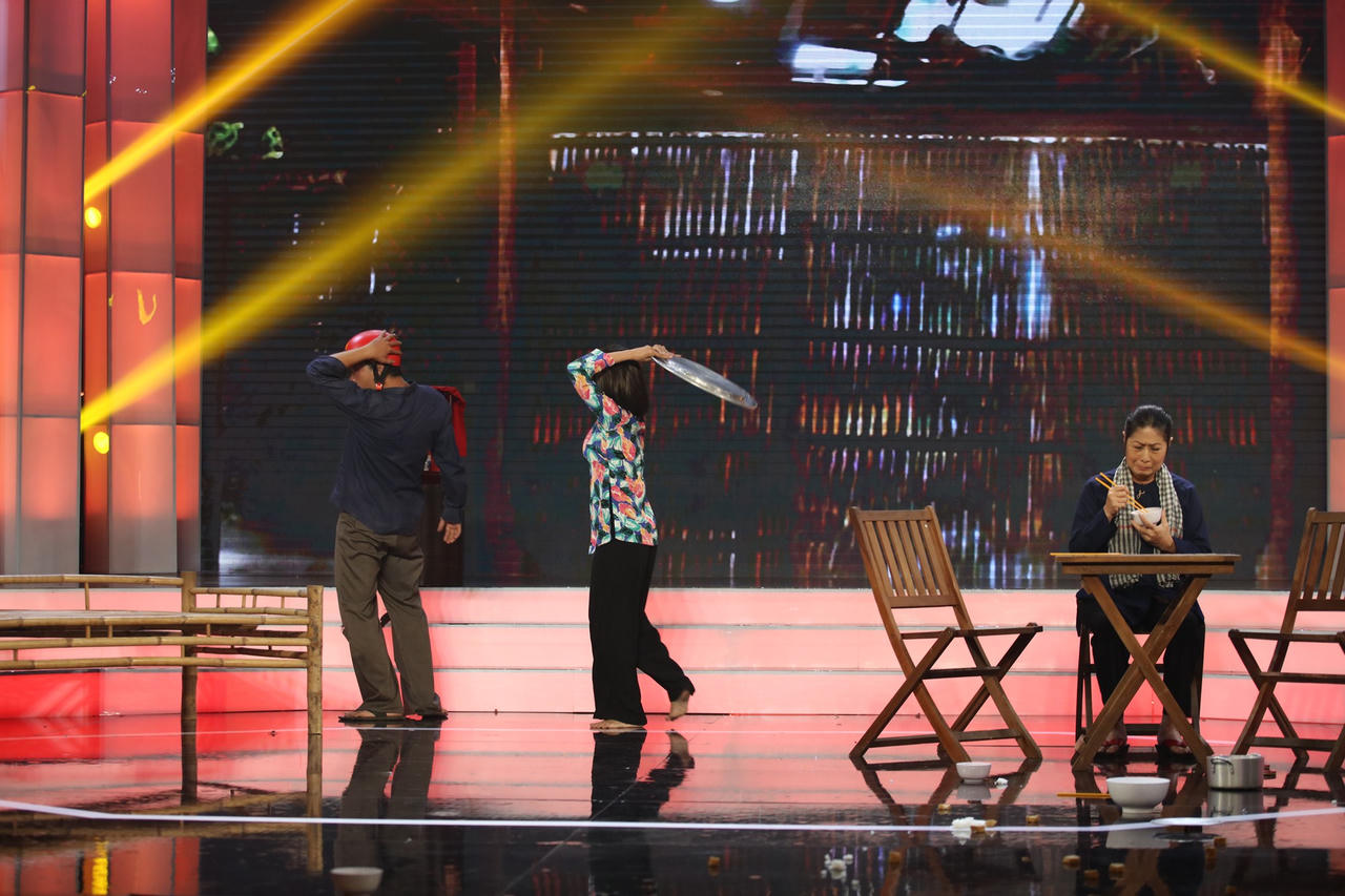 Tô Thiên Kiều - Lê Hùng khiến khán giả nghẹn ngào với cảnh đời nghệ sĩ