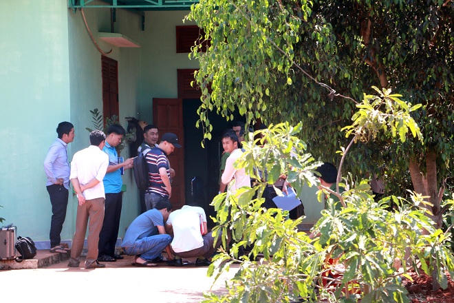 Mùng 8/3, con gái về nhà, chết lặng khi thấy mẹ bất động trong vũng máu