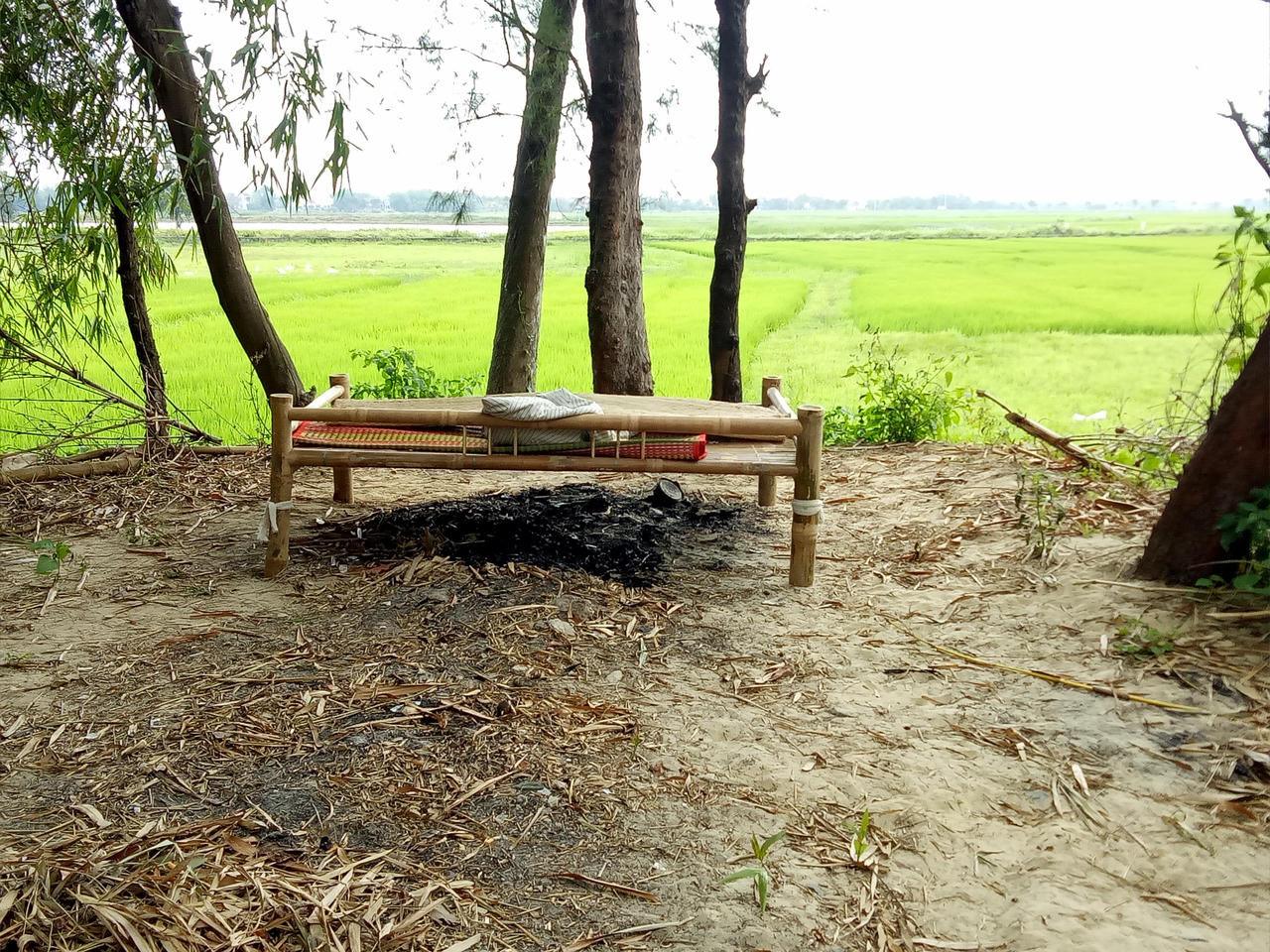 Nam thanh niên tự thiêu sau cuộc điện thoại bí ẩn