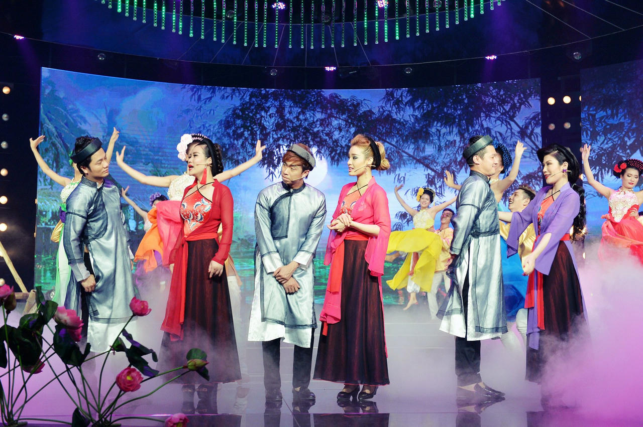 Hồng Mơ giả trai hát nhạc Elvis Phương