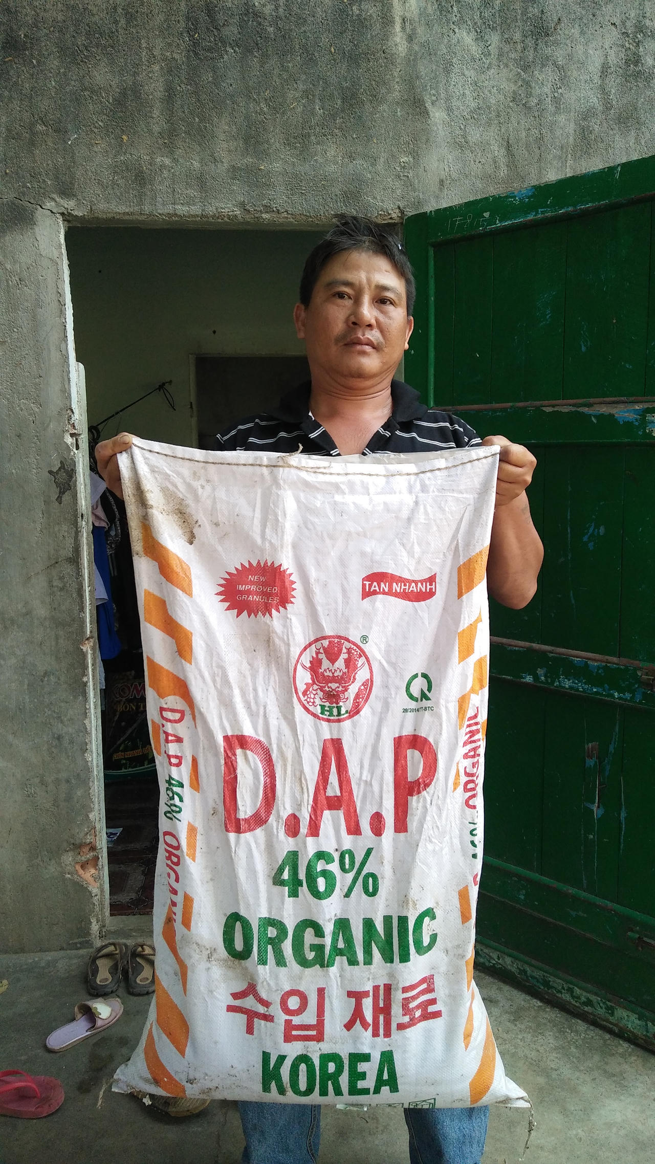 Nghi án nông dân trắng tay vì phân rởm