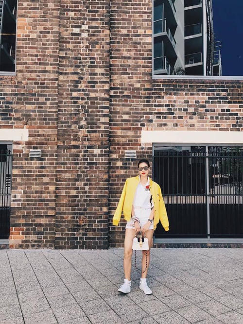 Kết quả hình ảnh cho đặng thu thảo áo hoa thêu ruy băng