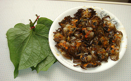 Kết quả hình ảnh cho Cua đồng rang lá lốt