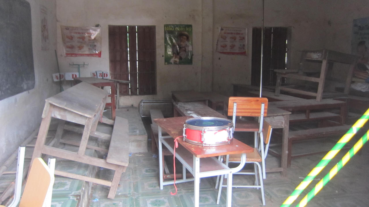 “Nín thở” dạy và học ở ngôi trường nhiễm thuốc trừ sâu