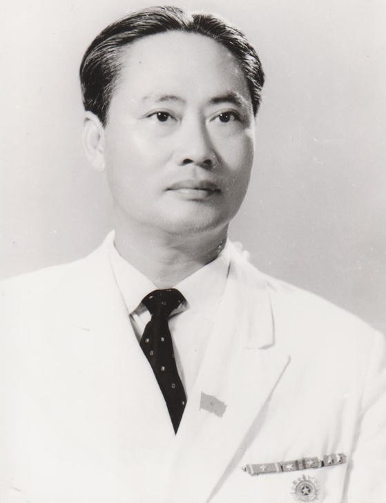  Người thầy thuốc mẫu mực