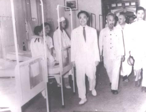  Người thầy thuốc mẫu mực