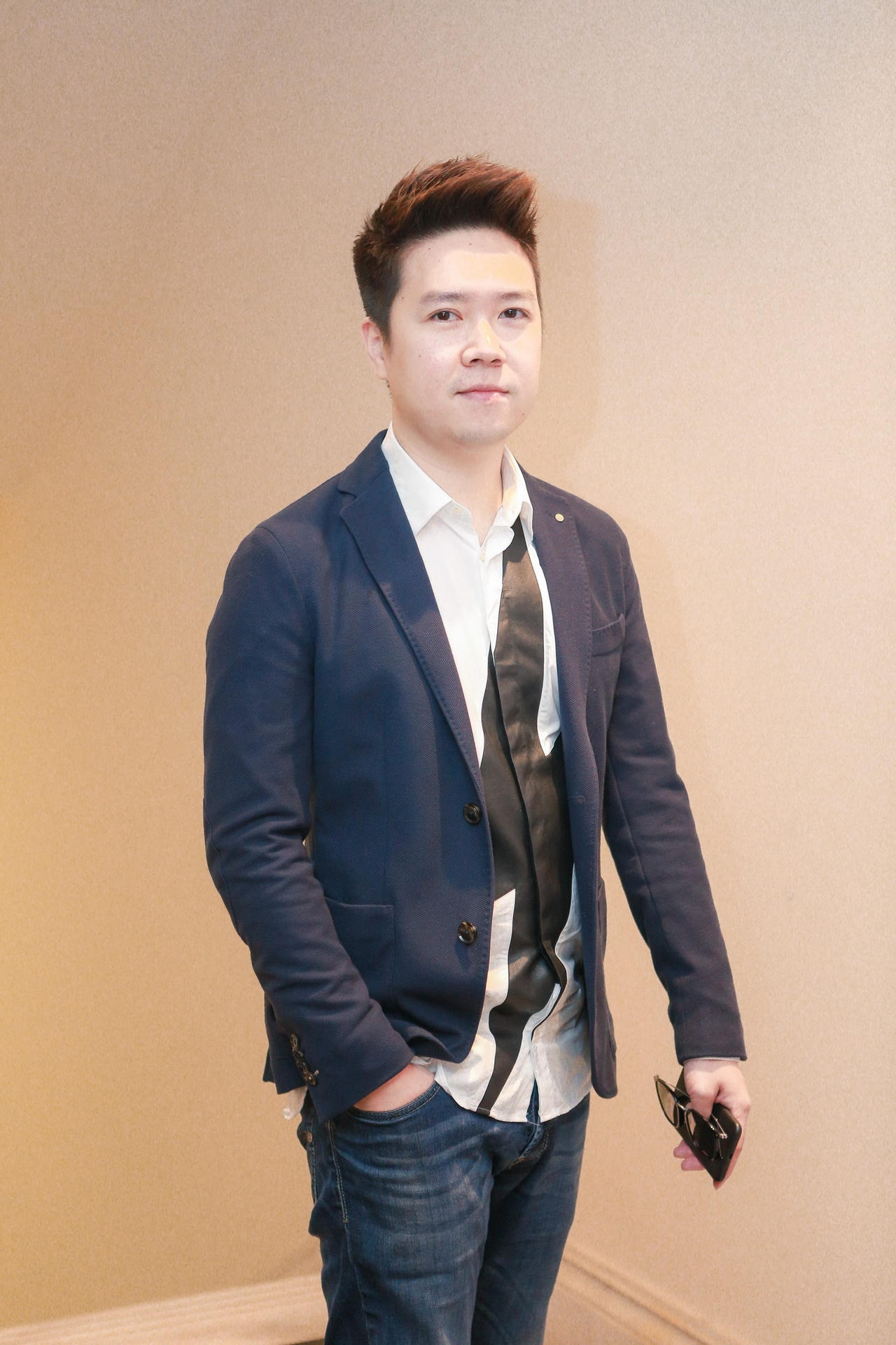 Lê Hiếu chia tay người yêu, cùng Khả Linh 'Yêu theo 1 cách khác'