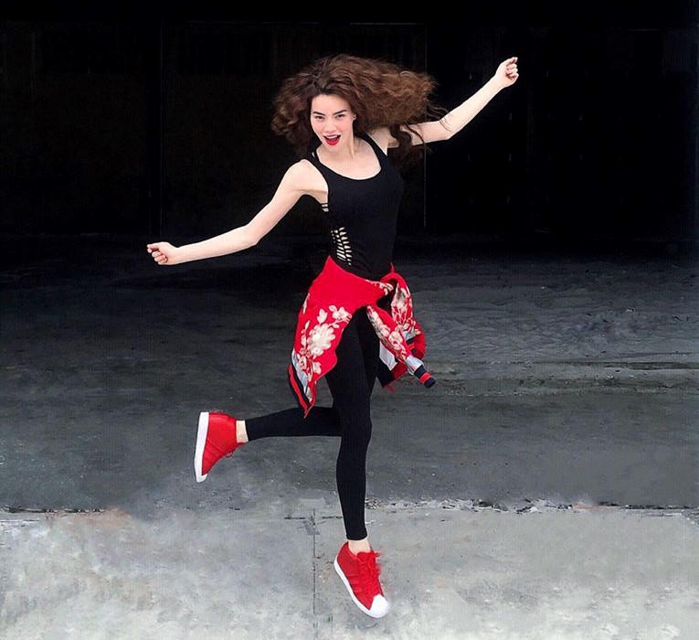 Kết quả hình ảnh cho Thời trang thể thao Hồ Ngọc Hà