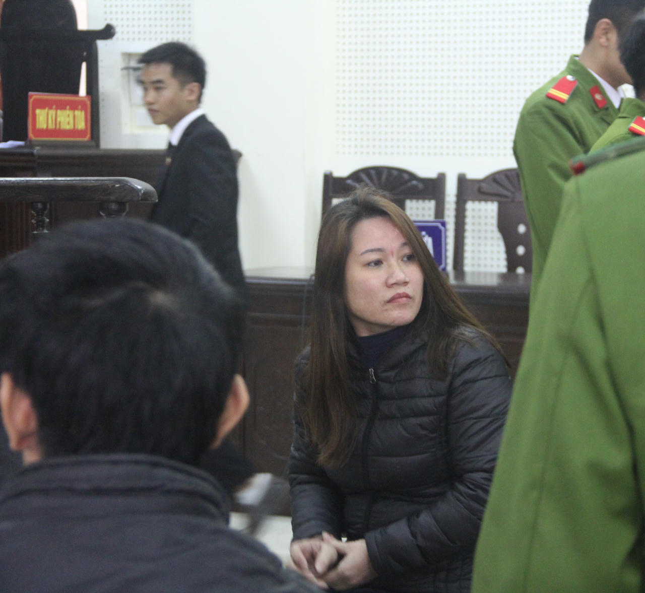 Chị buôn ma túy “dắt” em cùng ra tòa