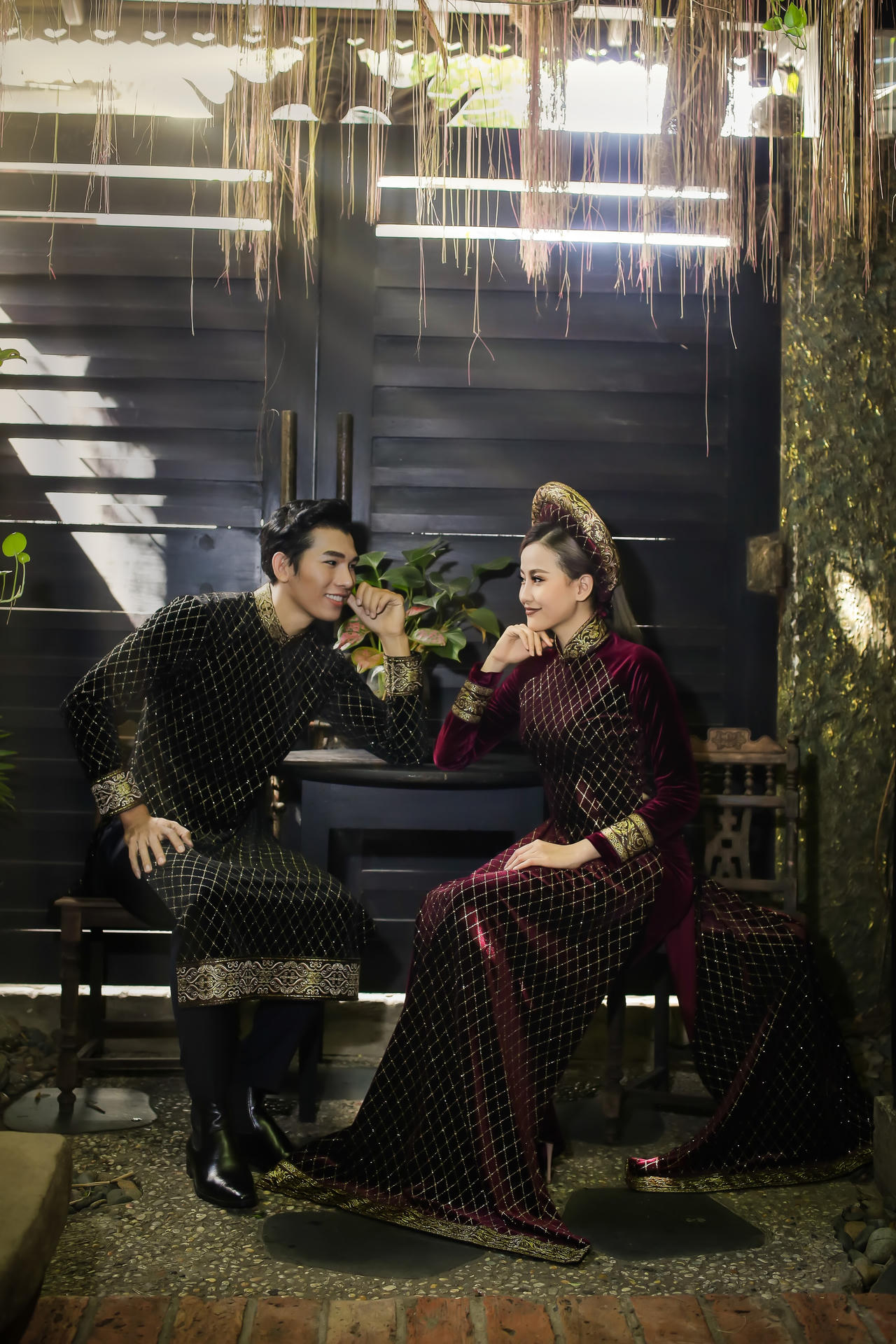 Hoa khôi Khánh Ngân dịu dàng cùng áo dài truyền thống