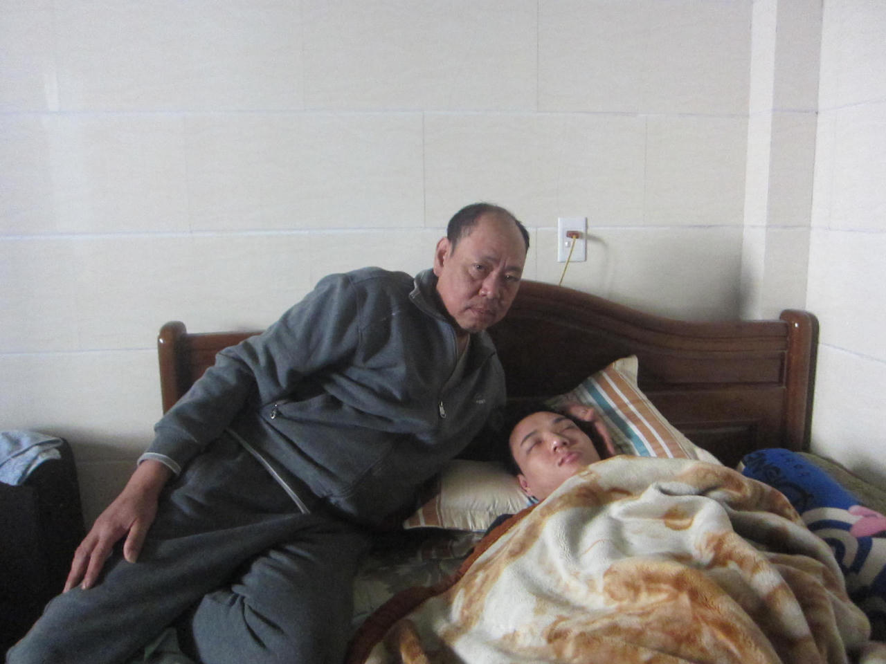 Ngã từ tầng 4 xuống đất không chết nhờ  tình đồng hương xa xứ