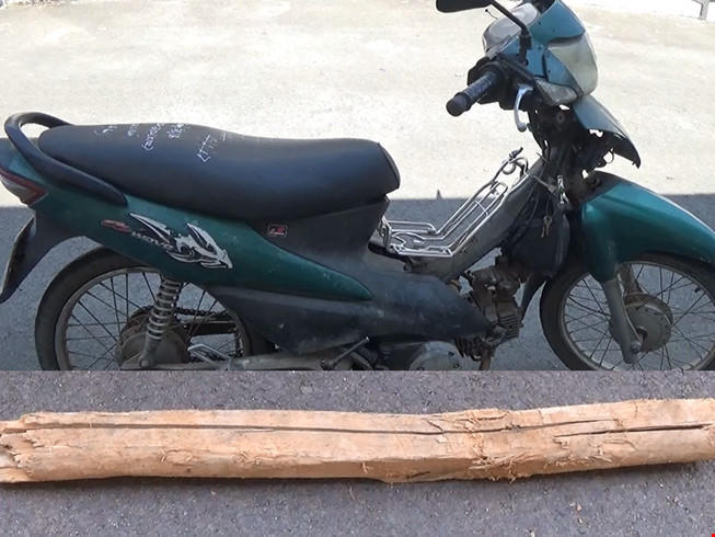 Hứng trận đòn thừa sống thiếu chết chỉ vì... giống công an hình sự