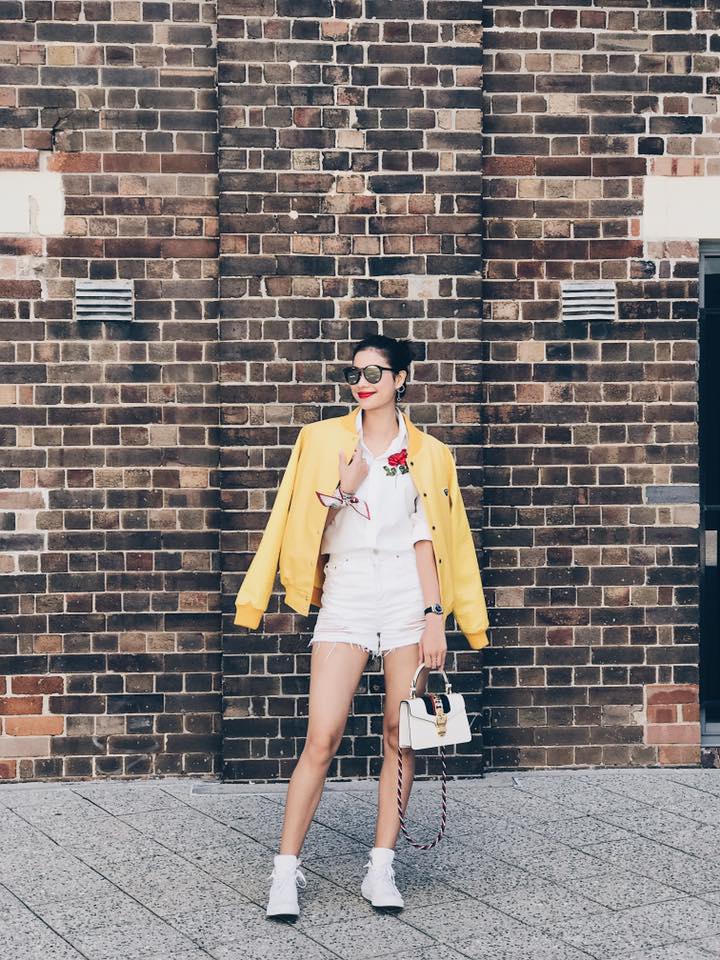 Kết quả hình ảnh cho phạm hương áo thêu hoa hông