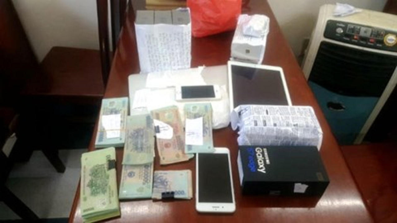 Đồ đi trộm còn mang về tặng gia đình bạn gái