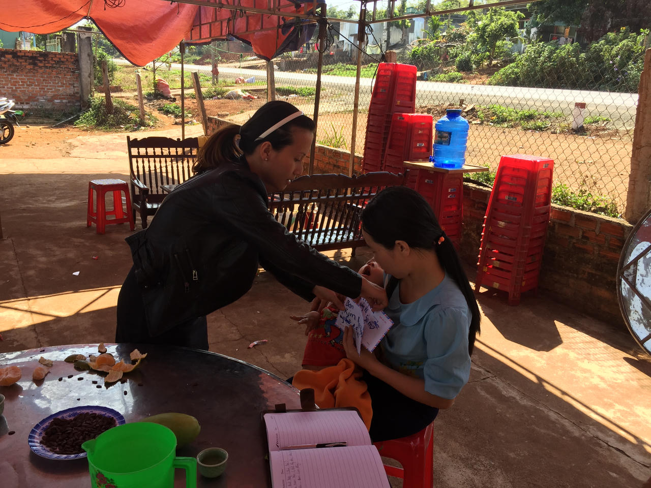 Không có tiền chữa bệnh cho con, thầy giáo tự vẫn 