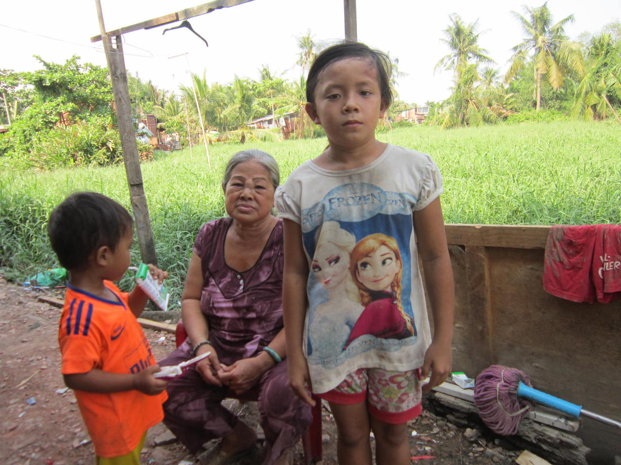 Gia đình 18 nhân khẩu sống 'du mục' giữa lòng Sài Gòn