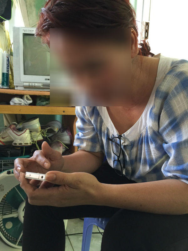 Một vụ hạ nhục tàn tệ: Cô giáo bị đánh ghen, quỳ trước 32 học sinh 