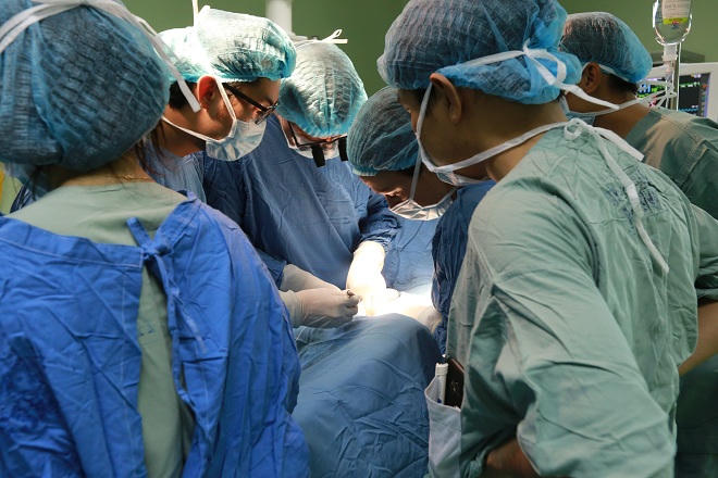 Hai bé gái và “trò đùa” trớ trêu của tạo hóa