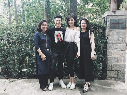 khong chi dat tay nhau di cho, a hau tu anh va noo phuoc thinh con gap go me cua nhau - 1