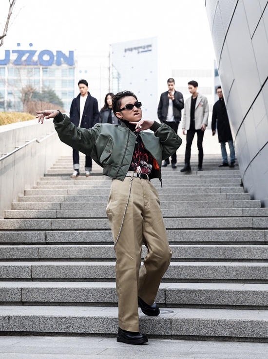 Phí Phương Anh và Tóc Tiên là hai cái tên đang hot nhất tại Seoul Fashion Week