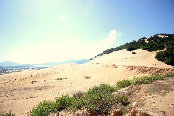 Vỡ òa cảm xúc đón bình minh ở cực Đông