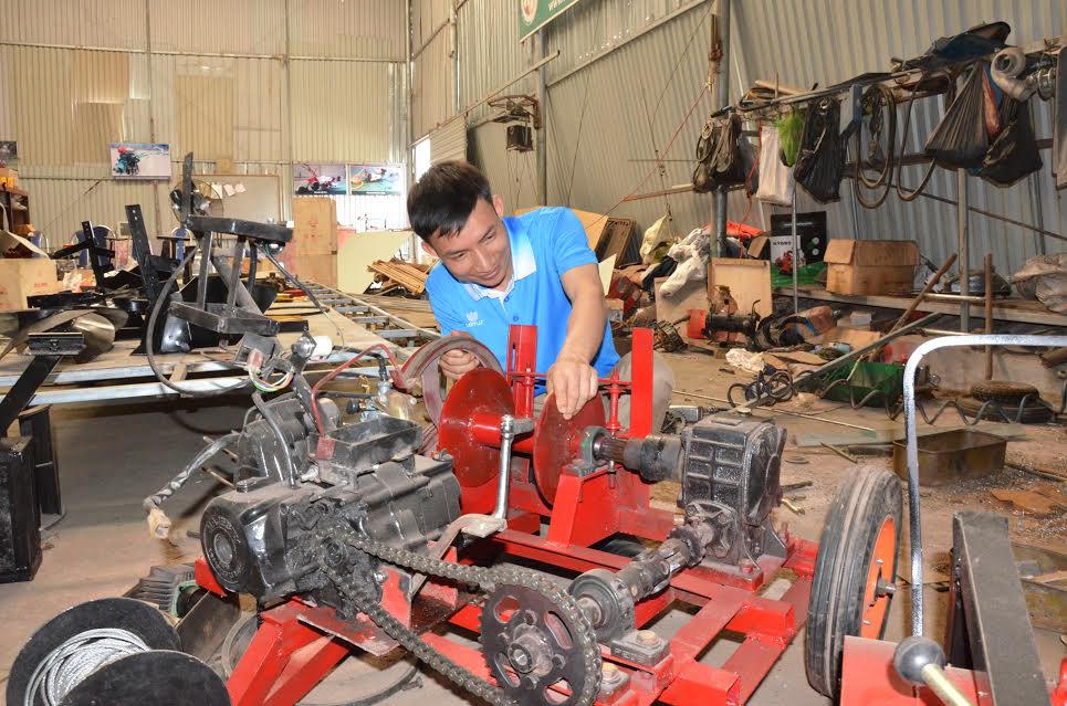 Chàng trai 8X biến “sắt vụn” thành cỗ máy đa năng