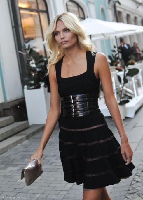 ELLE Style Calendar: Xuống phố cùng xu hướng Corset - ELLE VN