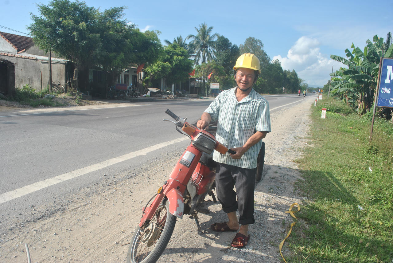 Lão nông 'khùng' ném nửa tỷ đồng 'đánh thức' đồng hoang nhiễm mặn