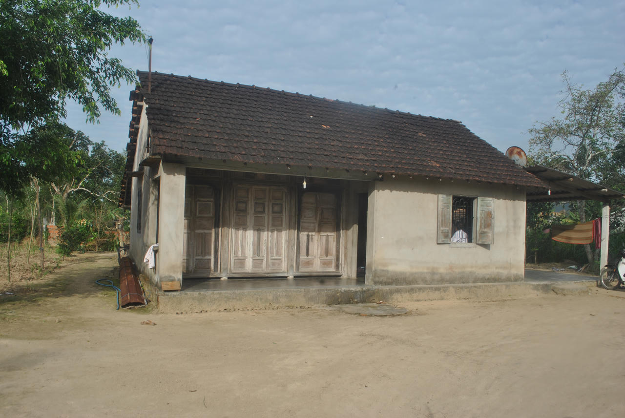 Bất hạnh bao trùm gia đình có 3 người thì cả ba tật nguyền