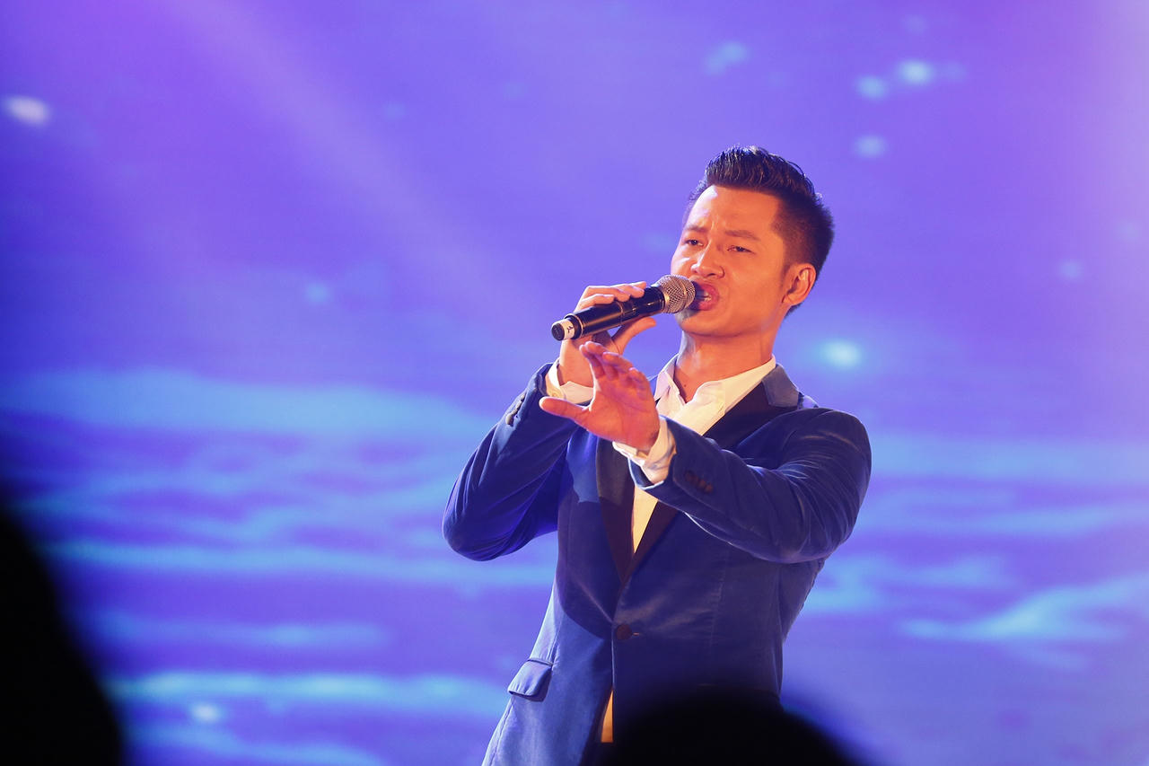  'Gọi nắng' 'đốn tim' khán giả yêu nhạc Trịnh trong đêm Sầm Sơn