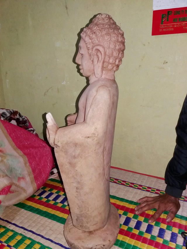 Nơm nớp lo mất mạng vì bức tượng nằm dưới nền chuồng lợn