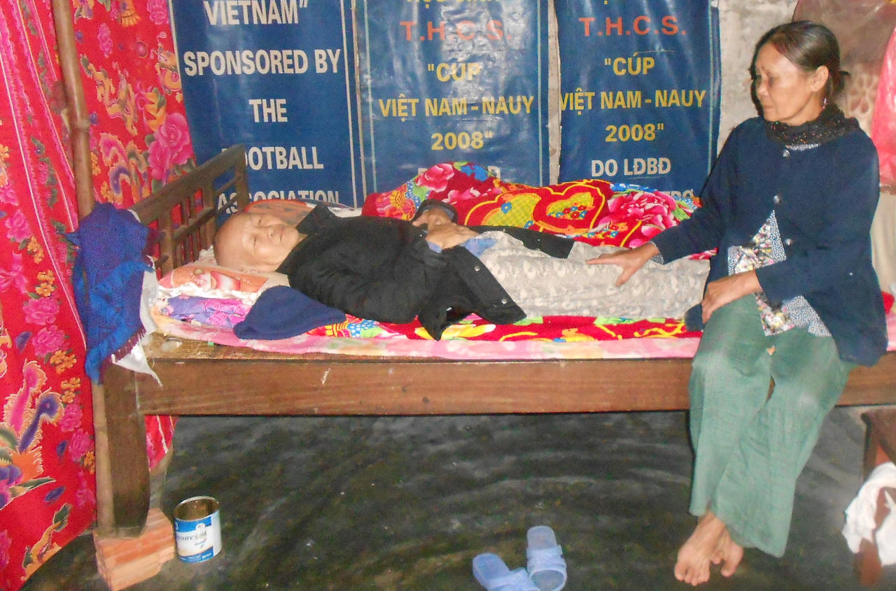 Bà cụ neo đơn chống chọi căn bệnh ung thư giai đoạn cuối