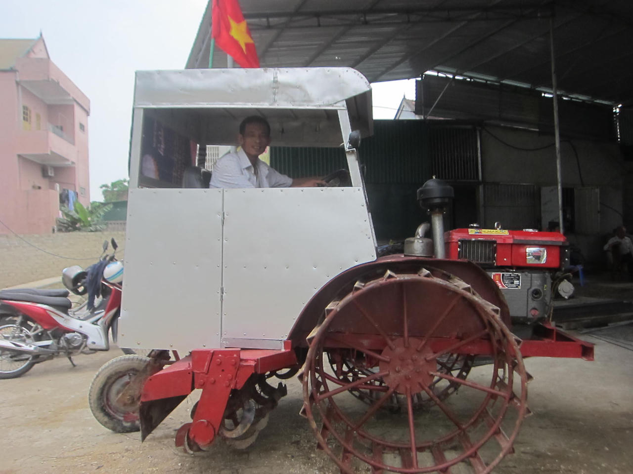 Chiếc máy hữu ích của 'kỹ sư' chỉ có 7 ngón tay