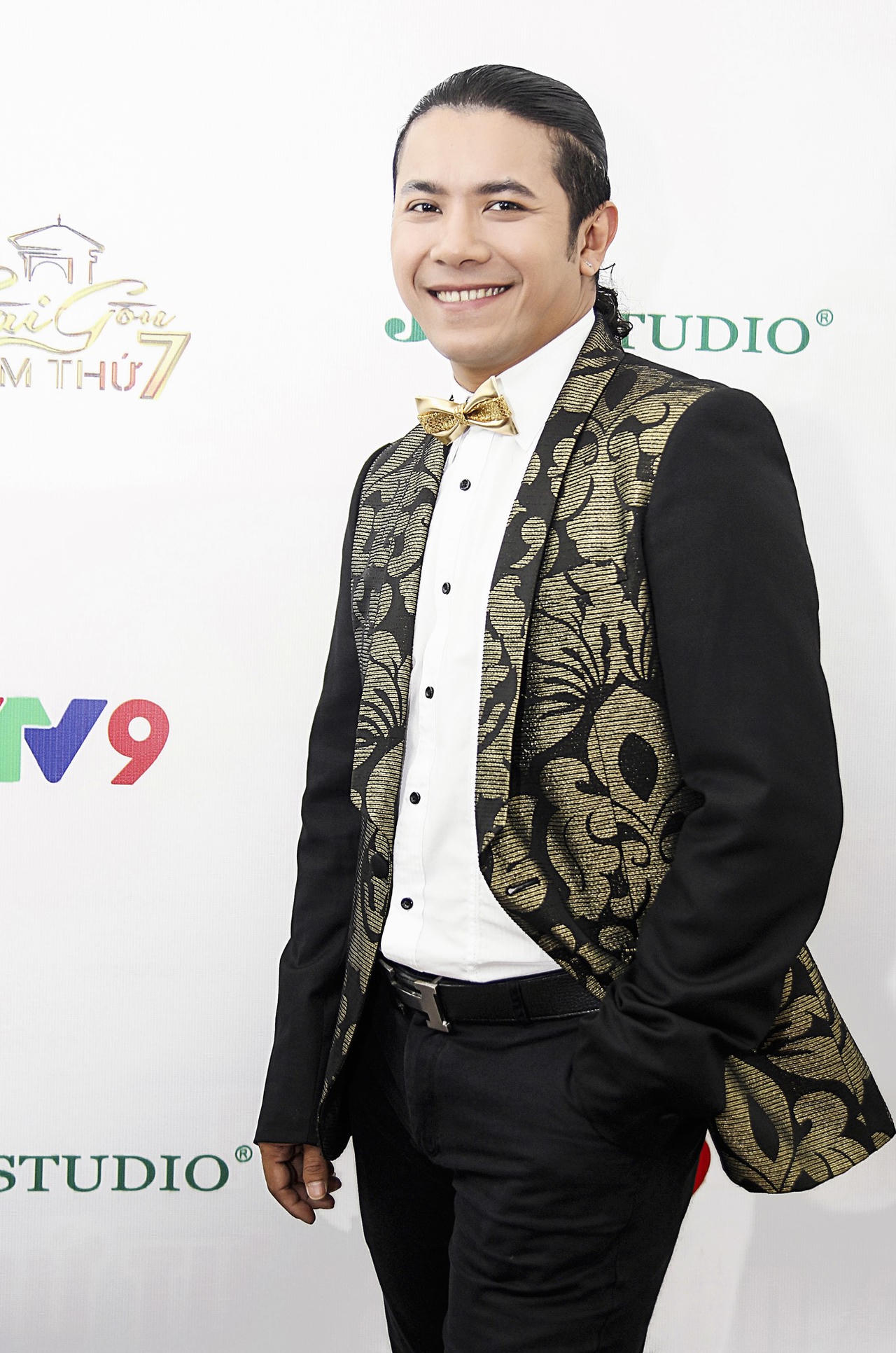 Ngọc Liên từng được Hoài Linh, Mạnh Quỳnh khuyến khích hát bolero