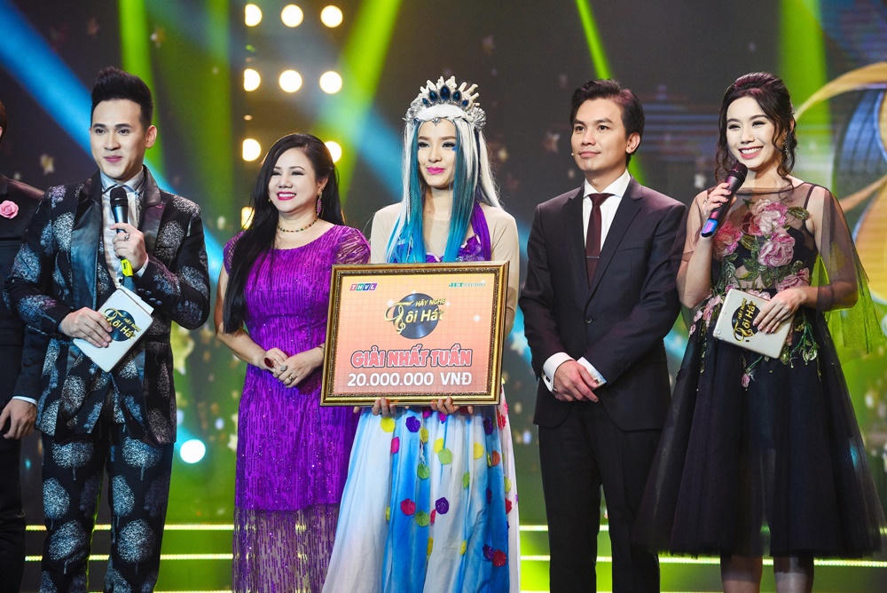 Mạnh Quỳnh bị lôi cuốn bởi “nàng tiên cá” Phương Trinh Jolie