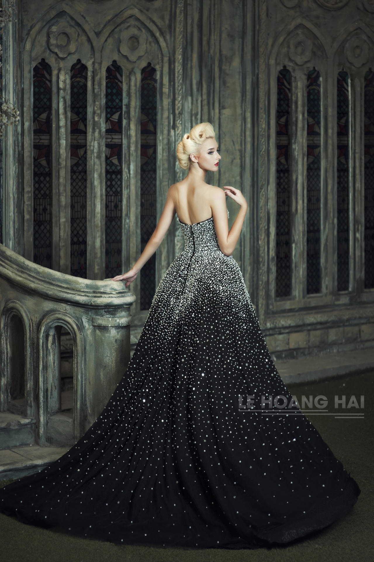 30 người mẫu nước ngoài trình diễn “One night in Paris”