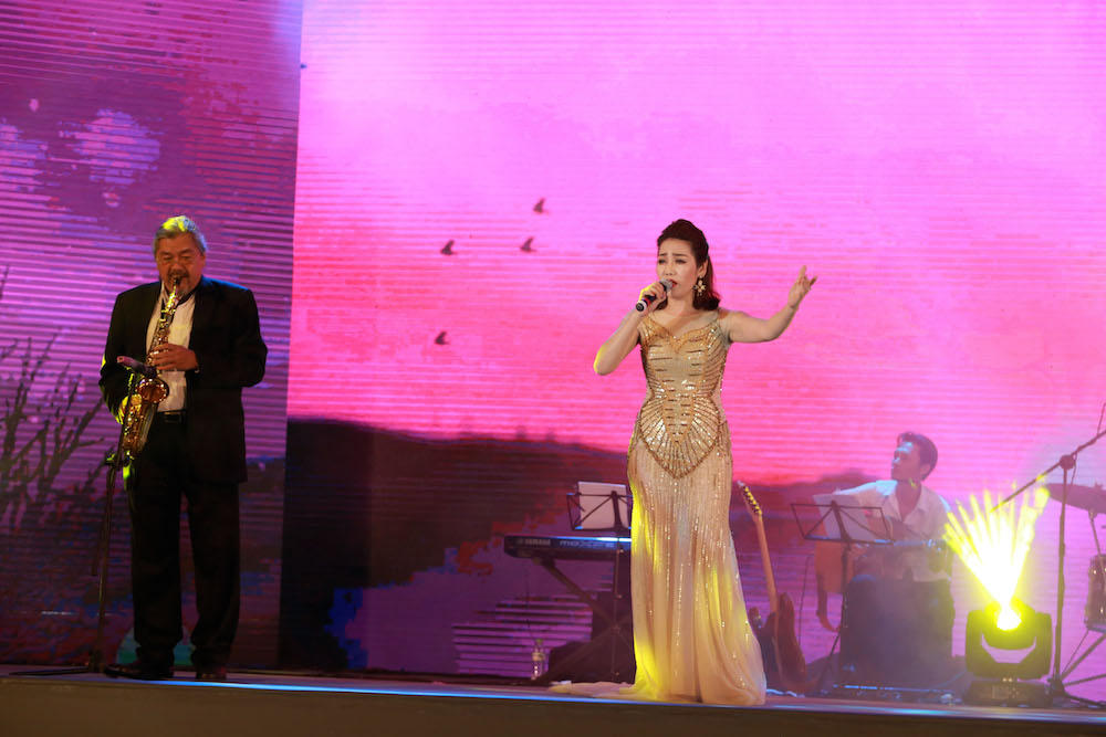 Mỹ Tâm, Tùng Dương cháy hết mình trong đêm 'Mơ về nơi xa'