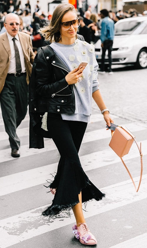 Quần ống chuông quá khổ nở rộ trên phố