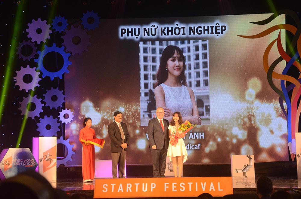 Cô gái đam mê… “Hẹn hò”