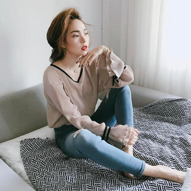 BST jeans rach giup Minh Hang an gian tuoi hinh anh 14