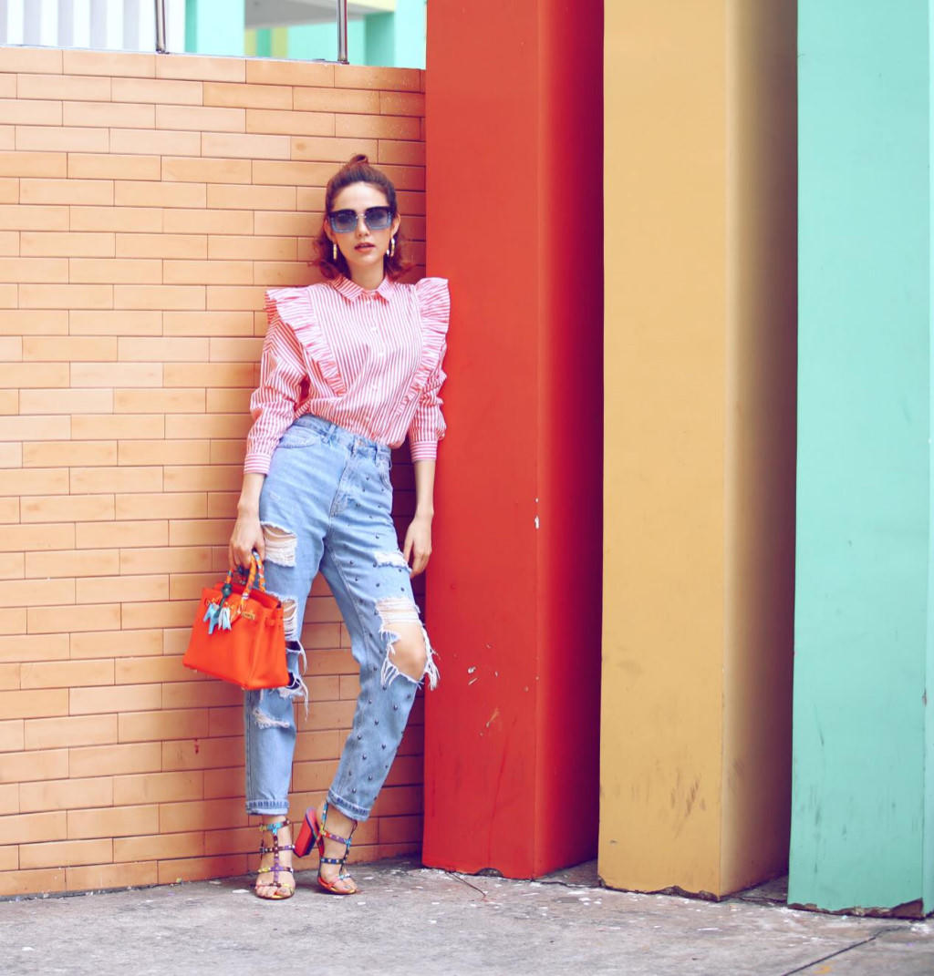 BST jeans rach giup Minh Hang an gian tuoi hinh anh 1