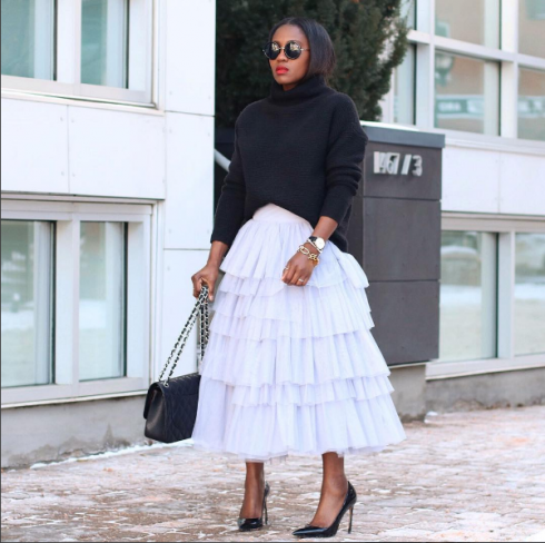 -Với những cô nàng hơi gầy, đầm midi phong cách retro nữ tính giúp cơ thể trông đầy đặn