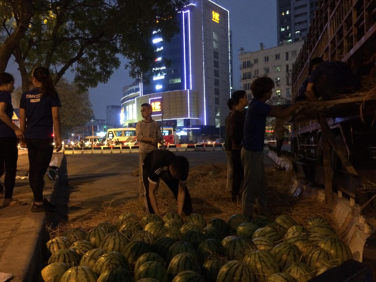 Ứng dụng công nghệ để không còn tình trạng “giải cứu” nông sản