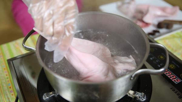 Kết quả hình ảnh cho làm sạch tai lợn