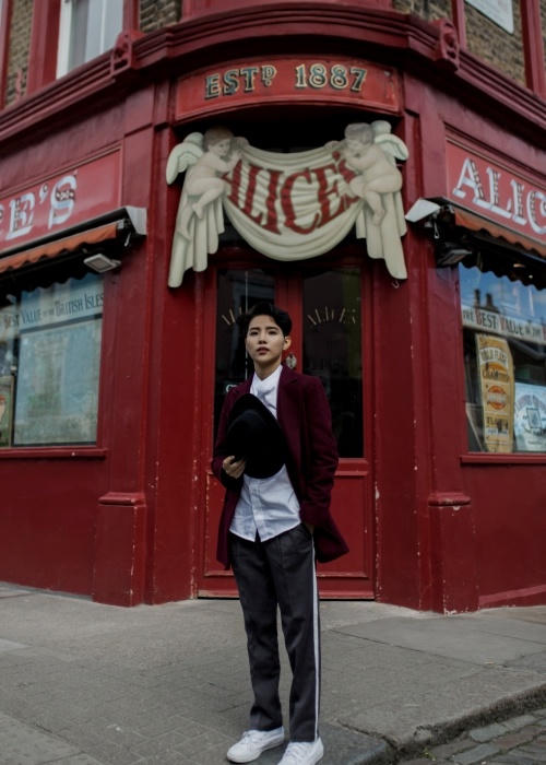 Vũ Cát Tường khoe street style trên đường phố Anh