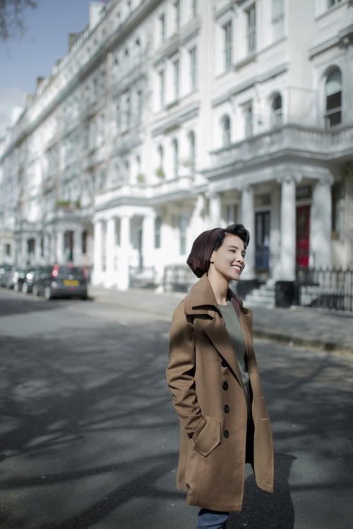 Vũ Cát Tường khoe street style trên đường phố Anh