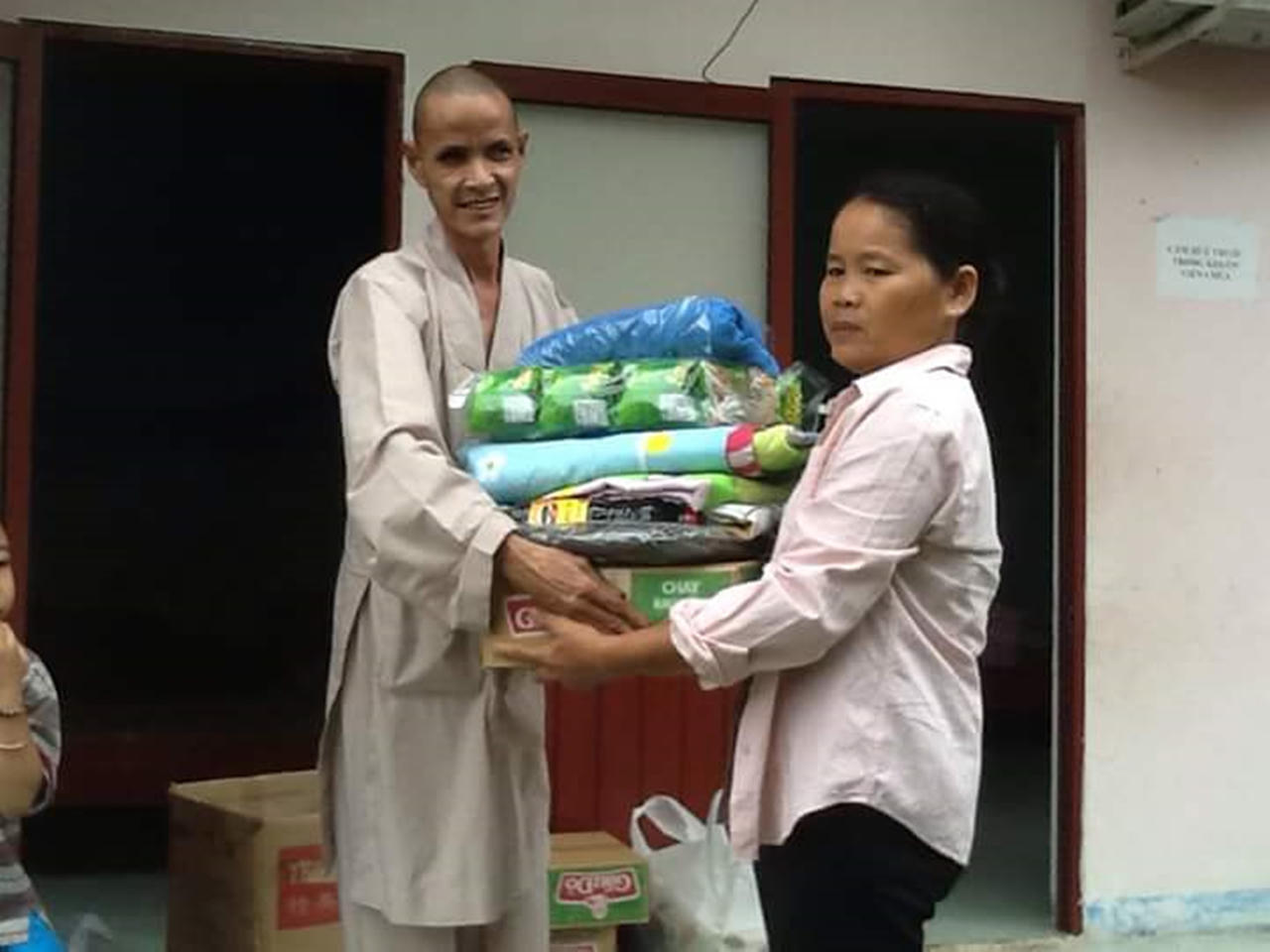 Sư thầy gần 30 năm xin trẻ bất hạnh về chùa cưu mang