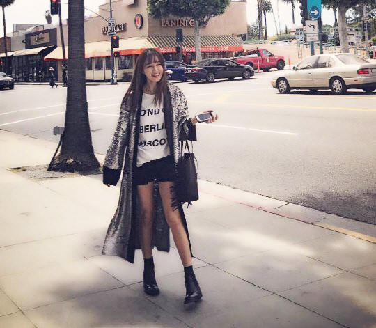 Street style cua sao Han noi bat tuan qua hinh anh 5