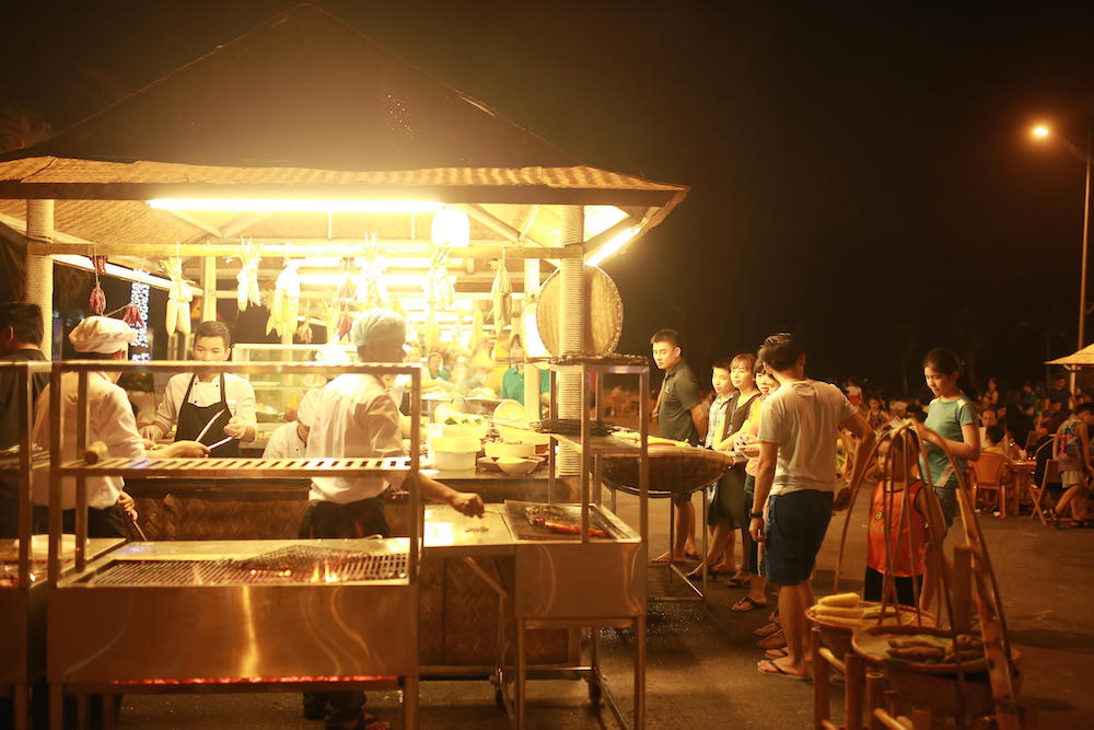 Chợ Quê phố biển đón hàng ngàn lượt khách trong hai ngày khai trương 