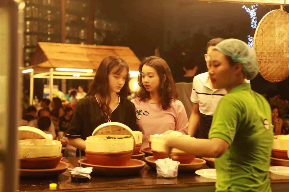 Chợ Quê phố biển đón hàng ngàn lượt khách trong hai ngày khai trương 